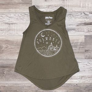 XS Hogwarts sleeveless T-shirt, great for Harry Potter fan or for Universal trip